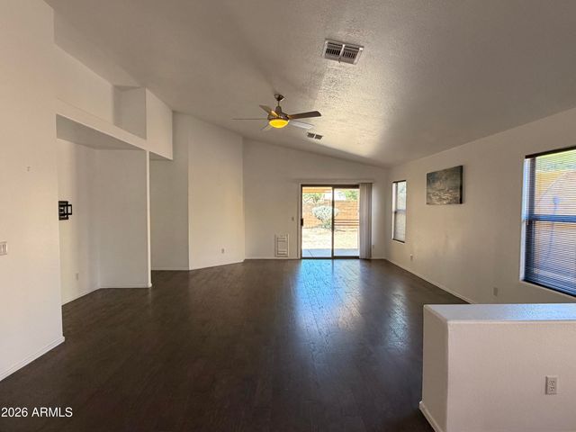 2240 E RUBY Lane, Phoenix, AZ 85024