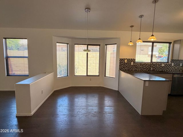 2240 E RUBY Lane, Phoenix, AZ 85024