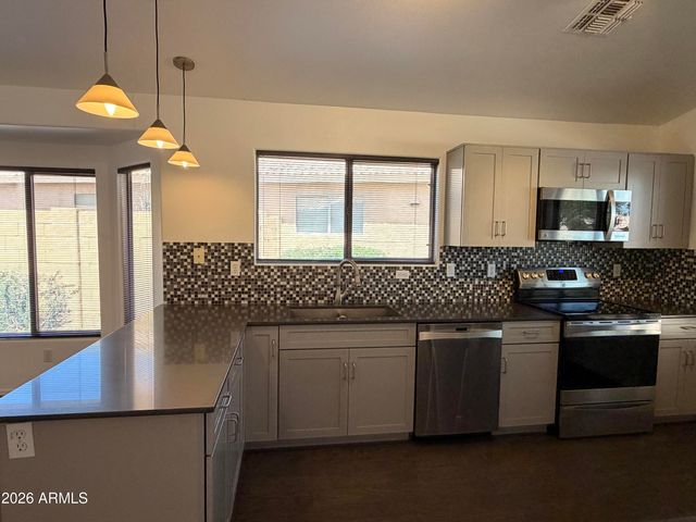 2240 E RUBY Lane, Phoenix, AZ 85024