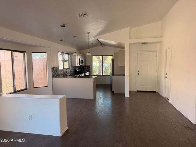 2240 E RUBY Lane, Phoenix, AZ 85024