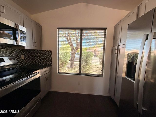 2240 E RUBY Lane, Phoenix, AZ 85024