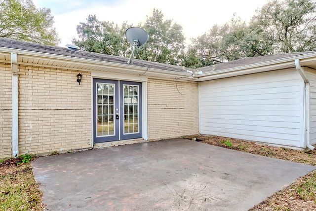 824 S 37th Street, Nederland, TX 77627