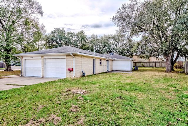 824 S 37th Street, Nederland, TX 77627