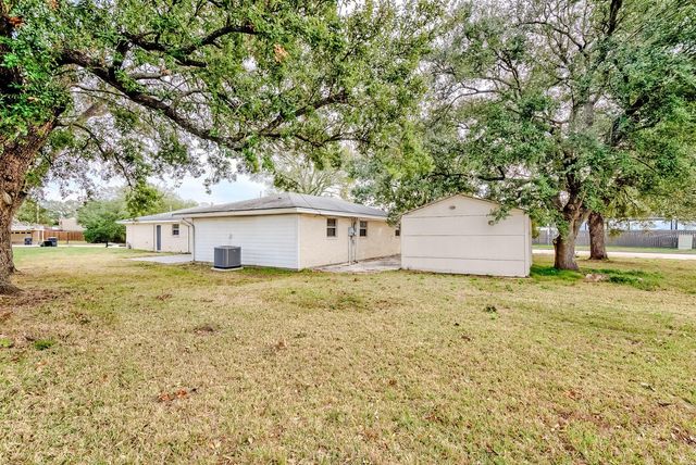 824 S 37th Street, Nederland, TX 77627
