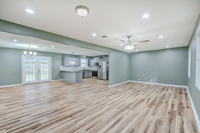 824 S 37th Street, Nederland, TX 77627