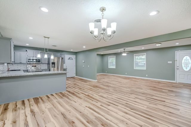 824 S 37th Street, Nederland, TX 77627