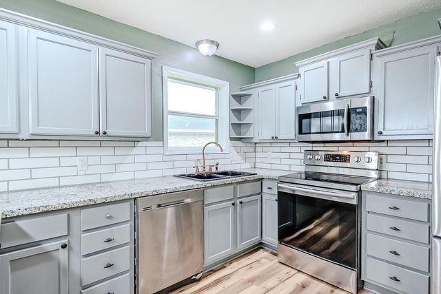 824 S 37th Street, Nederland, TX 77627