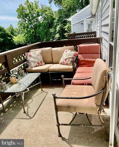 10087 OAKTON TERRACE RD, Oakton, VA 22124