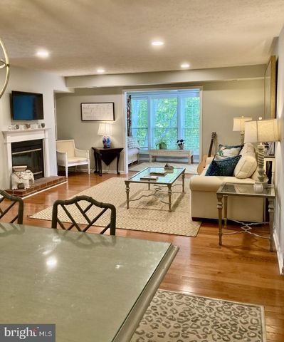 10087 OAKTON TERRACE RD, Oakton, VA 22124