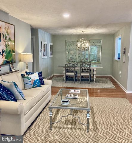 10087 OAKTON TERRACE RD, Oakton, VA 22124