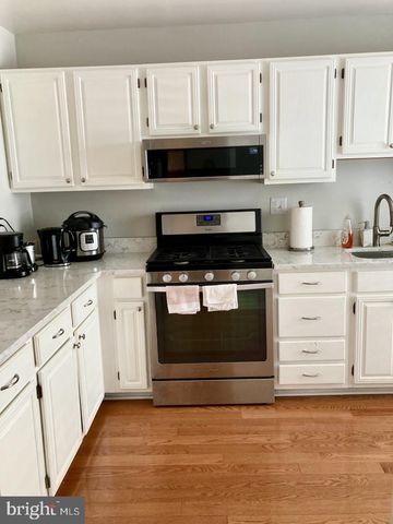 10087 OAKTON TERRACE RD, Oakton, VA 22124