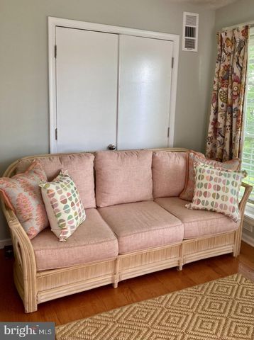 10087 OAKTON TERRACE RD, Oakton, VA 22124