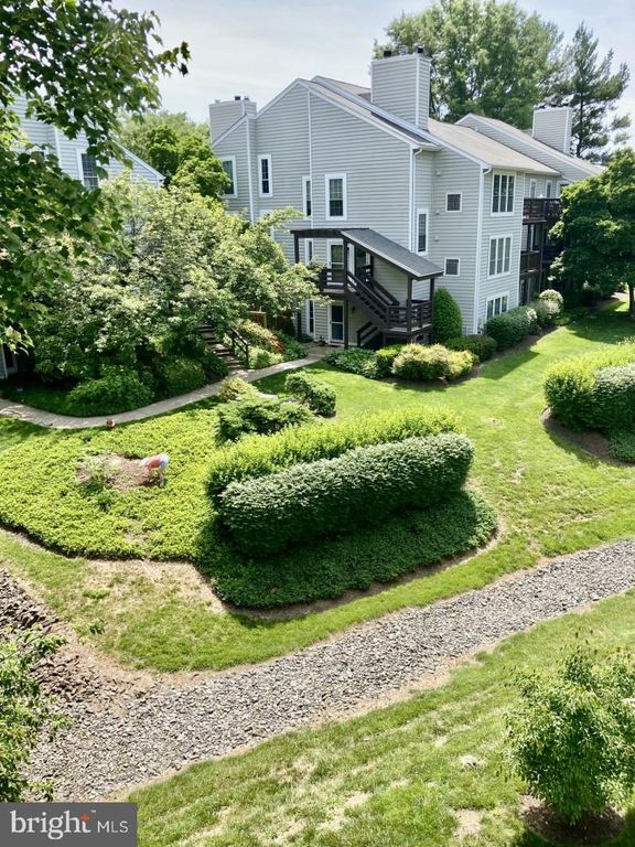 10087 OAKTON TERRACE RD, Oakton, VA 22124