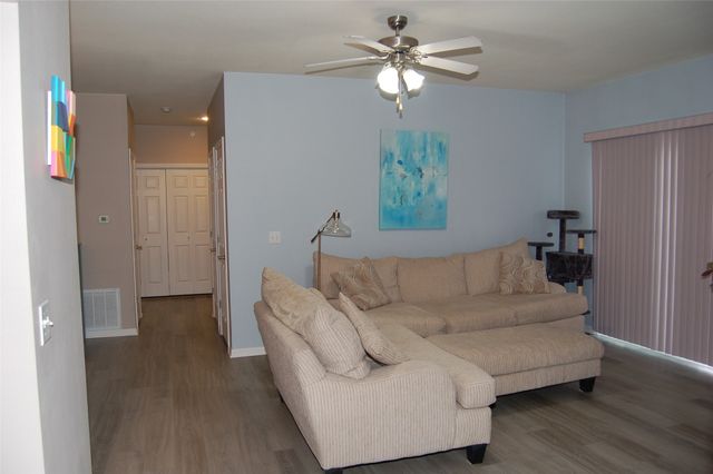 6255 Beechtree Drive 1204, West Des Moines, IA 50266