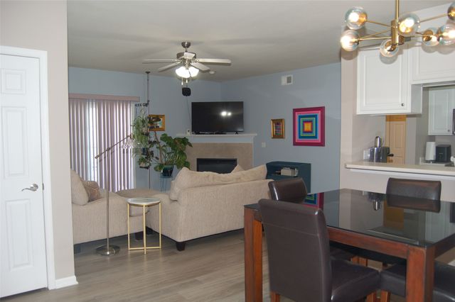 6255 Beechtree Drive 1204, West Des Moines, IA 50266