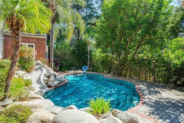 5227 Alta Canyada, La Canada Flintridge, CA 91011