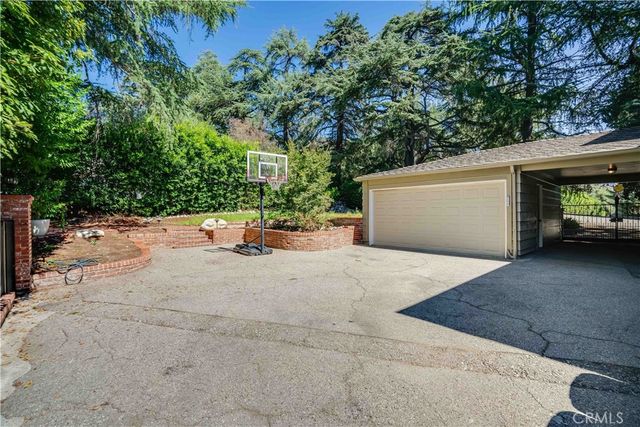 5227 Alta Canyada, La Canada Flintridge, CA 91011