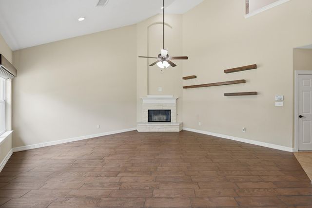 1109 Walnut Bend, Brenham, TX 77833