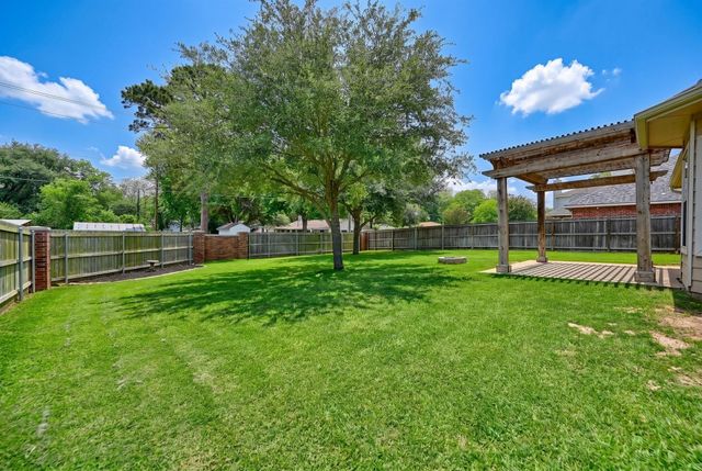 1109 Walnut Bend, Brenham, TX 77833