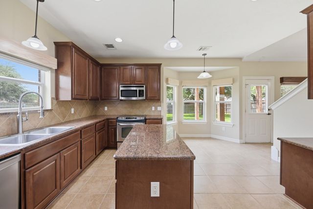 1109 Walnut Bend, Brenham, TX 77833