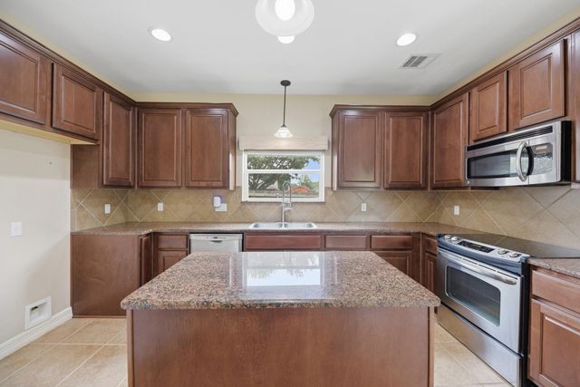 1109 Walnut Bend, Brenham, TX 77833