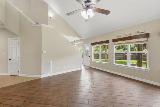 1109 Walnut Bend, Brenham, TX 77833
