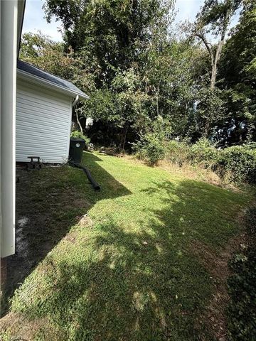 212 Ridgecrest Street, Thomasville, NC 27360