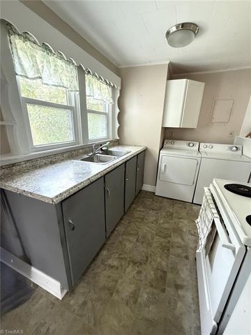 212 Ridgecrest Street, Thomasville, NC 27360