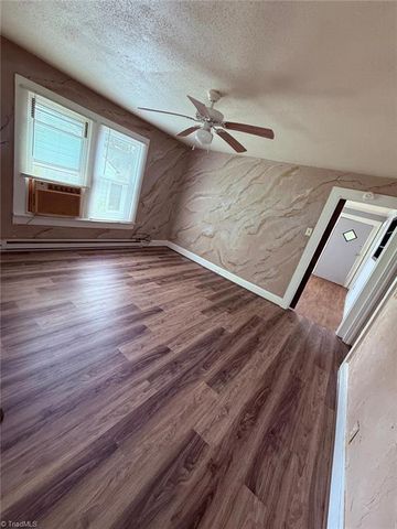 212 Ridgecrest Street, Thomasville, NC 27360