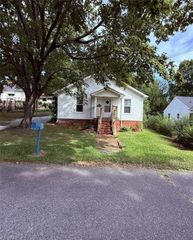 212 Ridgecrest Street, Thomasville, NC 27360