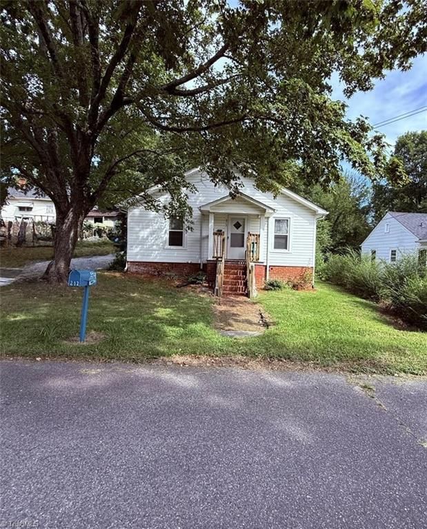 212 Ridgecrest Street, Thomasville, NC 27360