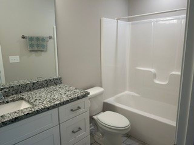 357 Oak Glen Dr, Smithville, TN 37166