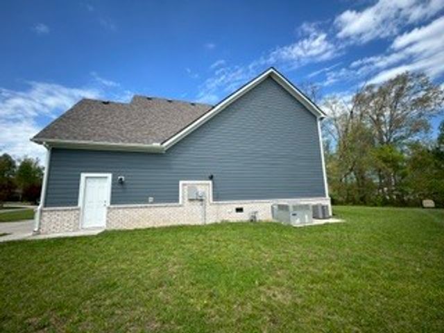357 Oak Glen Dr, Smithville, TN 37166