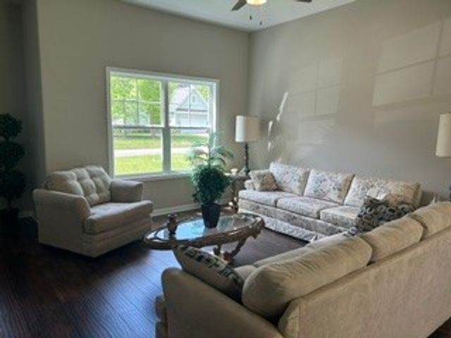 357 Oak Glen Dr, Smithville, TN 37166
