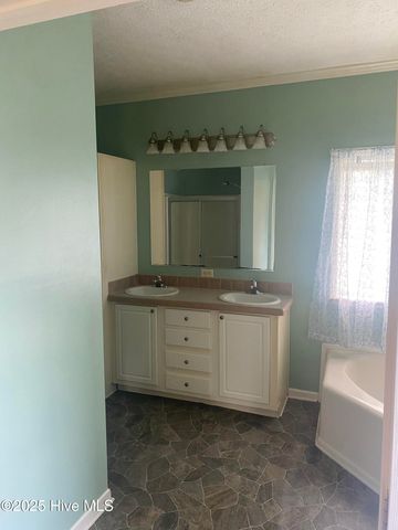 152 Meadowlark Lane, Newport, NC 28570