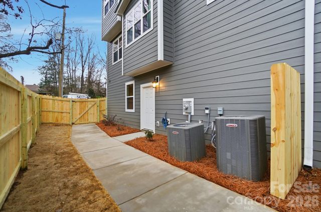 8927 Sharonbrook Drive, Charlotte, NC 28210