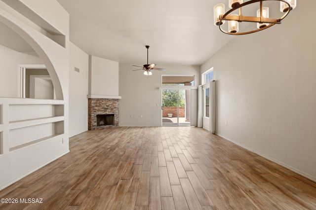 603 W Vía Rosaldo, Green Valley, AZ 85614