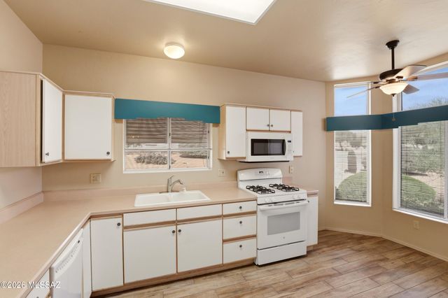 603 W Vía Rosaldo, Green Valley, AZ 85614