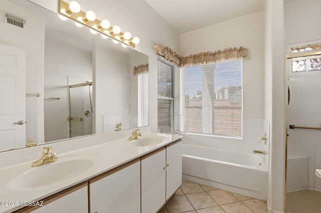603 W Vía Rosaldo, Green Valley, AZ 85614