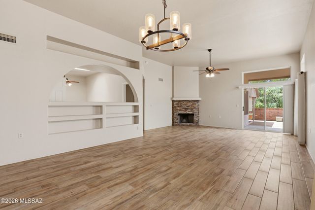 603 W Vía Rosaldo, Green Valley, AZ 85614