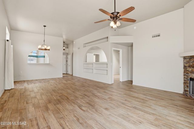 603 W Vía Rosaldo, Green Valley, AZ 85614