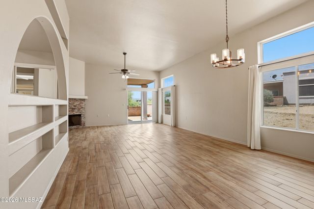 603 W Vía Rosaldo, Green Valley, AZ 85614