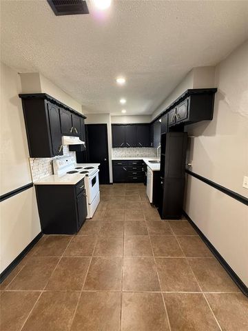 665 NW 15th Street, Moore, OK 73160