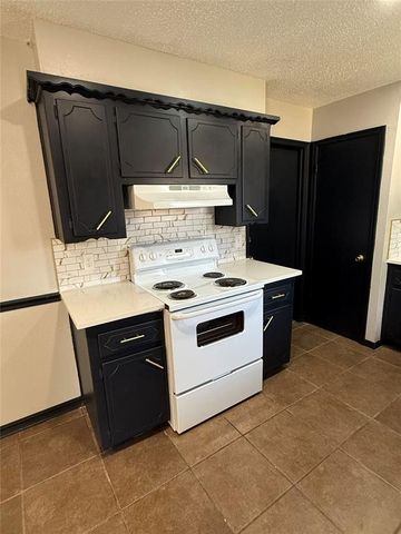 665 NW 15th Street, Moore, OK 73160