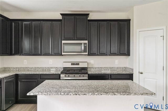 15516 Cedarville Dr, Midlothian, VA 23112
