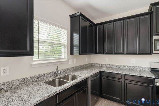 15516 Cedarville Dr, Midlothian, VA 23112