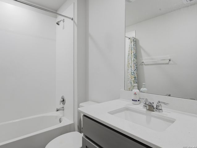 185 Gerasa Dr, Uhland, TX 78640