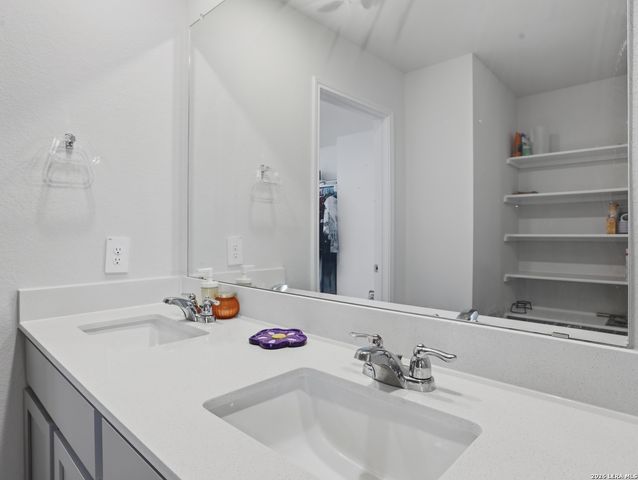 185 Gerasa Dr, Uhland, TX 78640