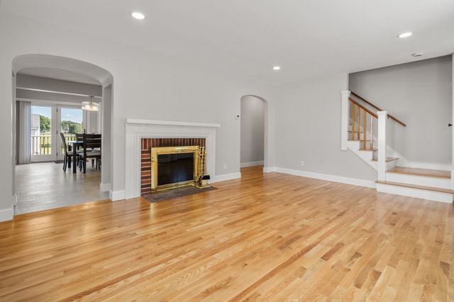 31 Leary St, Wayland, MA 01778