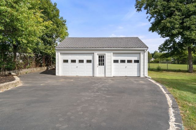 31 Leary St, Wayland, MA 01778